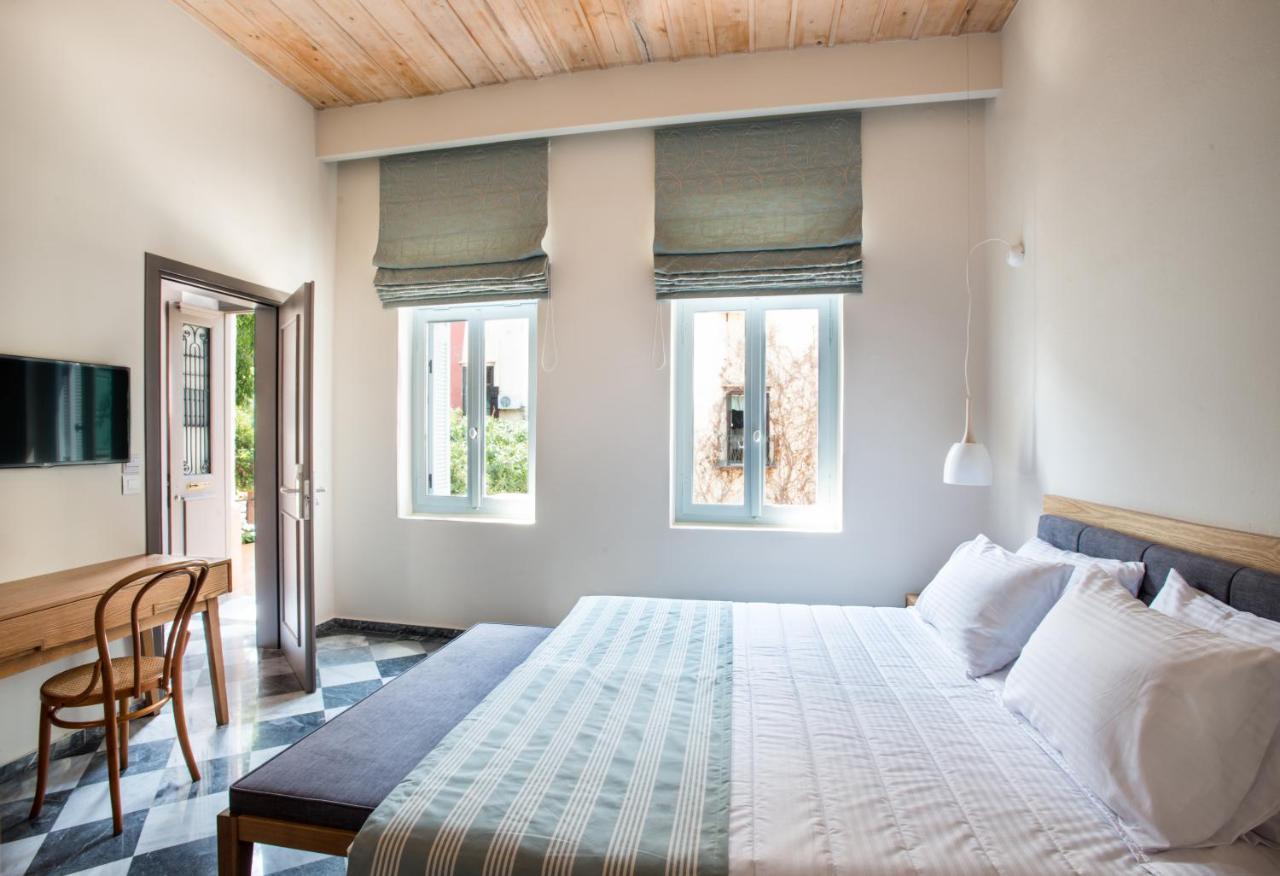 Hotel Off Chrissi Akti Chania Exterior foto