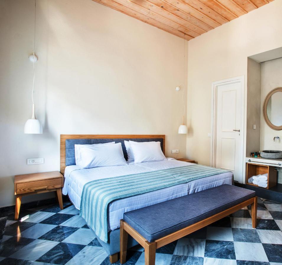 Hotel Off Chrissi Akti Chania Exterior foto