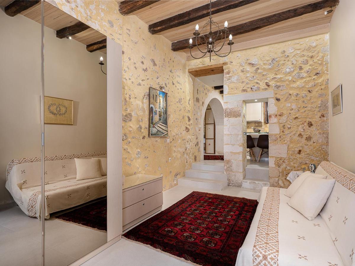 Hotel Off Chrissi Akti Chania Exterior foto