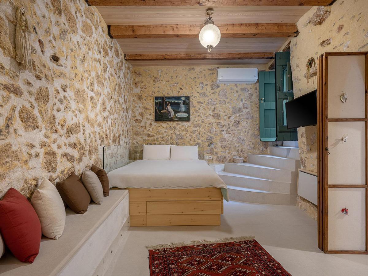 Hotel Off Chrissi Akti Chania Exterior foto