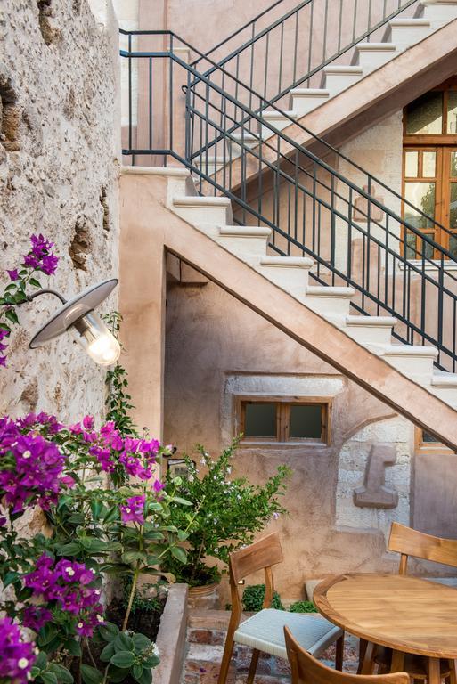 Hotel Off Chrissi Akti Chania Exterior foto