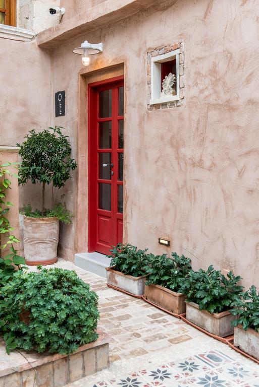 Hotel Off Chrissi Akti Chania Exterior foto