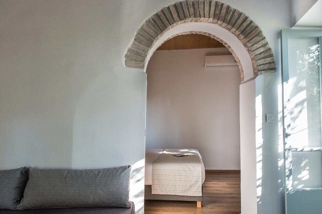 Hotel Off Chrissi Akti Chania Exterior foto