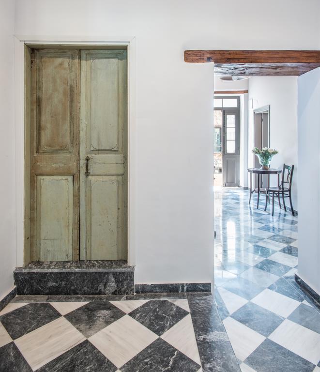 Hotel Off Chrissi Akti Chania Exterior foto